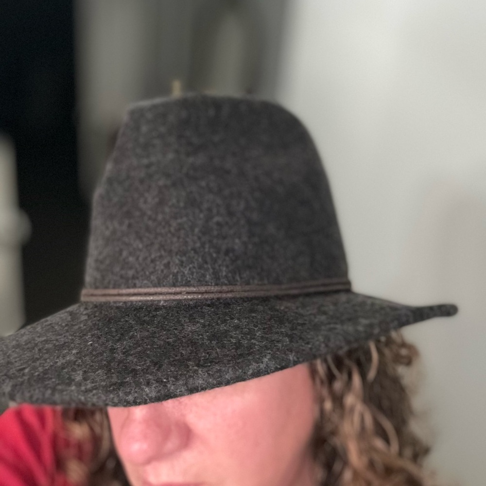 💞Host Pick💕 Universal Thread Hat - Picture 4 of 11